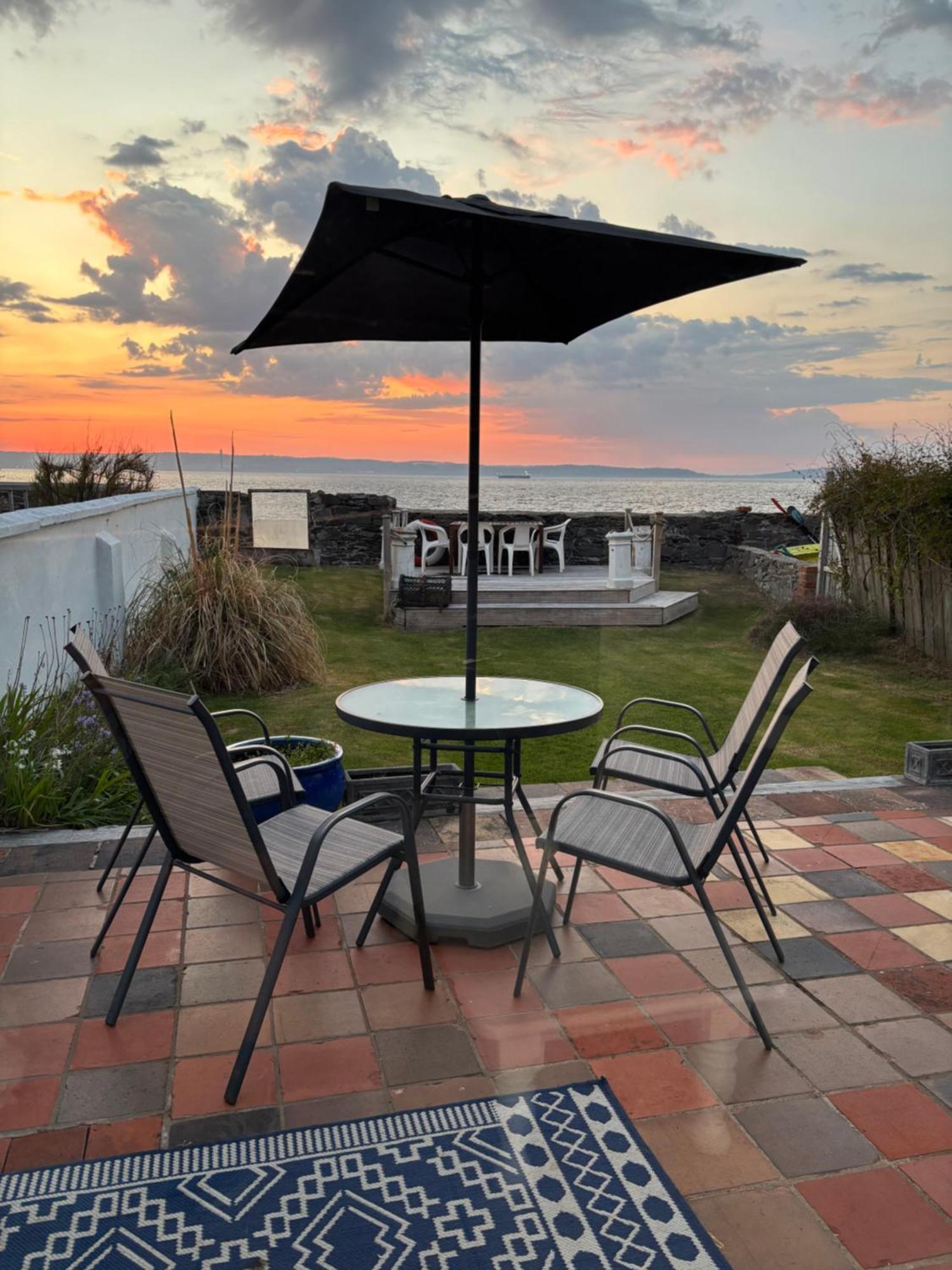 Splash Cottage Beach House With Sea Lapping Garden Bangor  Exterior foto